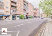 112m² locaux commerciaux pour vente à Grenade, dans le quartier de Doctores, Avenida del Doctor Olóriz photo