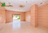 112m² commercial premises for sale in Granada, Calle Ribera del Beiro photo