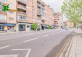 112m² commercial premises for sale in Granada, Calle Ribera del Beiro photo