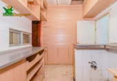 112m² commercial premises for sale in Granada, Calle Ribera del Beiro photo