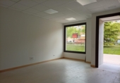 Local comercial en alquiler con 107m² en Arroyo de la Encomienda, en la zona de La Vega foto