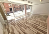 Local comercial en venta con 50m² en Barcelona foto