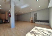 116m² commercial premises for sale in Barberà del Vallès, Carrer de la Mina photo