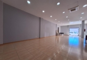 116m² commercial premises for sale in Barberà del Vallès, Carrer de la Mina photo