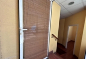 28m² commercial premises for sale in Madrid, in the area of Oleanders, Calle de Catalina Suárez photo