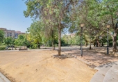 472m² commercial premises for sale in Granada, Calle Santa Rita photo
