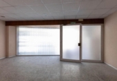 Local comercial en venta con 305m² en Tarrasa, Carrer de Faraday foto