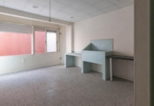 Local comercial en venta con 305m² en Tarrasa, Carrer de Faraday foto