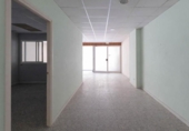 Local comercial en venta con 305m² en Tarrasa, Carrer de Faraday foto