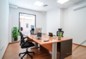 258m² locaux commerciaux pour vente à Grenade, dans le quartier de Quartier de la Duquesa, Calle Rector López Argüeta photo