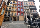 Local comercial en venta con 613m² en Pamplona, en la zona de Casco Antiguo foto