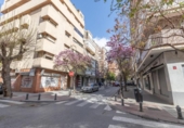 Local comercial en venta con 196m² en Granada, en la zona de Barrio de San Antón, Calle Granados foto