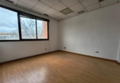 Oficina
en venda
amb 211m² a Madrid, a la zona de Los Ángeles, Calle de la Pícara Molinera foto