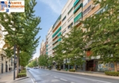 Local comercial en venta con 377m² en Granada, en la zona de Sagrario, Plaza Nueva foto