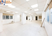 Local comercial en venta con 377m² en Granada, en la zona de Sagrario, Plaza Nueva foto