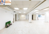 Local comercial en venta con 377m² en Granada, en la zona de Sagrario, Plaza Nueva foto