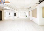 Local comercial en venta con 377m² en Granada, en la zona de Sagrario, Plaza Nueva foto