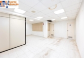 Local comercial en venta con 377m² en Granada, en la zona de Sagrario, Plaza Nueva foto