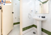 Local comercial en venta con 377m² en Granada, en la zona de Sagrario, Plaza Nueva foto