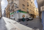 189m² commercial premises for sale in Granada, Calle Trajano photo