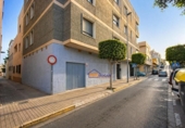 Local comercial en venta con 96m² en El Ejido, Calle Zorrilla foto