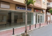 Local comercial en venta con 100m² en Torrevieja, Plaza María Asunción foto