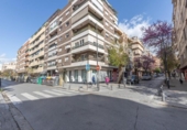 196m² commercial premises for sale in Granada, in the area of San Antón Neighborhood, Calle Mulhacén photo