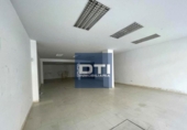835m² commercial premises for sale in Coria del Río, avenida primero de mayo, 41100 photo