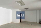 835m² commercial premises for sale in Coria del Río, avenida primero de mayo, 41100 photo