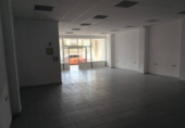 Local comercial en venta con 60m² en Oliva foto
