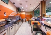Local comercial en venta con 90m² en Madrid, en la zona de Ciudad Jardín, Calle de Gustavo Fernández Balbuena foto