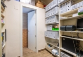 Local comercial en venta con 90m² en Madrid, en la zona de Ciudad Jardín, Calle de Gustavo Fernández Balbuena foto