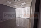 Local comercial en venta con 210m² en Viladecans, Carrer de Marià Sanjuan Cuchi foto