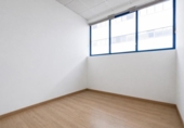 Oficina
en venda
amb 140m² a Madrid, a la zona de Palomeras Sud-est foto