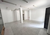 43m² locaux commerciaux pour vente à Séville, dans le quartier de La Barzola, Calle Madre San Marcelo photo