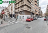 Local comercial en venta con 30m² en Granada foto