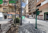 Local comercial en venta con 30m² en Granada foto