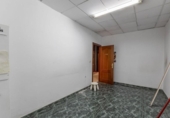 Local comercial en venta con 285m² en Granada, en la zona de Pajaritos, Calle del Halcón foto
