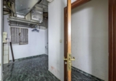 Local comercial en venta con 285m² en Granada, en la zona de Pajaritos, Calle del Halcón foto