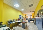 Local comercial en venta con 101m² en Gandía, Calle Barranco foto
