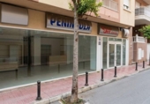 Local comercial en venta con 100m² en Torrevieja, Calle San Pascual foto