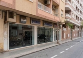 Local comercial en venta con 100m² en Torrevieja, Calle San Pascual foto