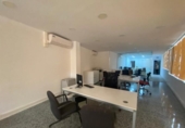 223m² offices for sale in Cornellà de Llobregat, photo