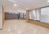 Local comercial en venta con 186m² en Granada, en la zona de Albayda, Calle Guerra foto