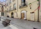 128m² locaux commerciaux pour vente à Manresa, dans le quartier de Centre Historique, Carrer d'Urgell photo