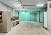 Local comercial en venta con 160m² en Madrid, en la zona de Almendrales, Calle de los Ferroviarios foto