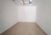 Local comercial en alquiler con 150m² en Pamplona foto