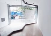 Local comercial en alquiler con 150m² en Pamplona foto
