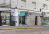 Local comercial en venta con 49m² en Valencia de Alcántara, Calle Ramón y Cajal foto