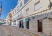 Local comercial en venta con 49m² en Valencia de Alcántara, Calle Ramón y Cajal foto